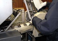 フィーダーに封筒をセット